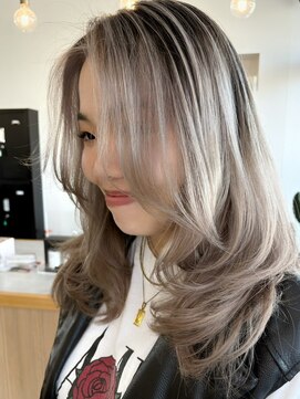 ウィリーベル 沖縄(WILLIE BELLE) ハイトーン/顔回りカット/小顔/前髪なし/ミルクティベージュ