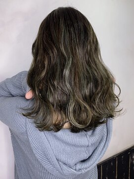オースト ヘアー ステラ 新宿店(Aust hair Stella) 美髪ハイライトスモーキーグレー kizashi