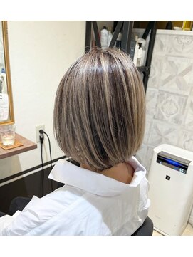 ヘアーアンドスパ アルバス(HAIR&SPA ALBAS) ボブのバレイヤージュ×ハイライト×ホワイトグレージュ