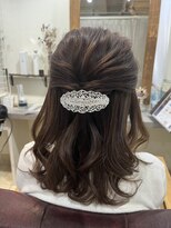 ラウラアンドロー(LAURA&RO) お出かけスタイル ハーフアップ