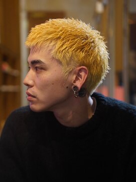 メリケンバーバーショップ コウベ(MERICAN BARBERSHOP KOBE) ブリーチ抜きっぱなしスパイキーショート