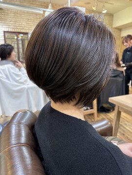 リュッカ(Lycka) 大人女性丸みショート