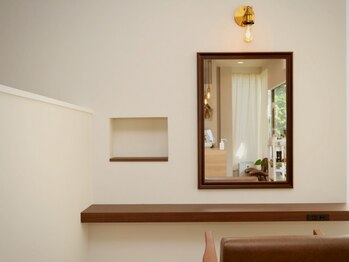 ラシアヘアー(LASIA HAIR)の写真/【全席半個室】大人女性の頭皮・髪悩みに寄り添う丁寧なカウンセリング◎優しい施術で扱いやすい上品ヘアに