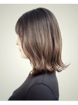 レガロ(Regalo by arvo) 外ハネミディアム