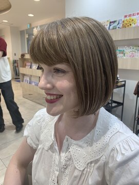 アッシュ 仙川店(Ash) 海外ヘア ショート 外国人風ボブ 前下がり 軟毛 クセ毛