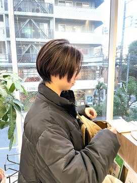 ピークス(PEAKS) 切りっぱなしショートボブ前下がりセンターパート恵比寿