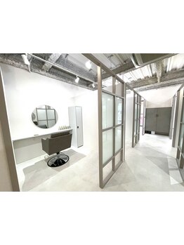 【JR高槻駅2分/阪急高槻市駅4分】女性Stylistが手掛ける髪質改善ヘアケア特化型×完全個室サロン♪