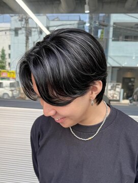 トゥイン 八王子(TWIN) メンズ刈り上げセンターパートハイライトメッシュフェザーパーマ