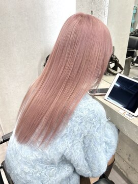 ホワイトピンク/ストレートロング/小顔に見せる顔周りレイヤー