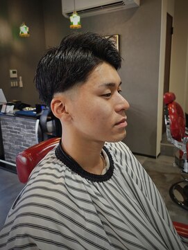 バク(BAKU) ツーブロックフェードスタイル