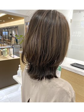 アテナ アヴェダ(ATENA AVEDA) (ATENA AVEDA) 外ハネくびれミディアム