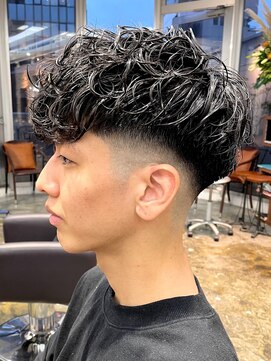 ガズル ハラジュク(GUZZLE HARAJUKU) スキンフェード無造作パーマ　原宿