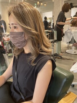 ライズ バイ レボ(RISE by REVO) ペールベージュセクションカラーグラデーションカラー外ハネボブ