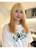 レイヤーカット/抜きっぱなしブロンド