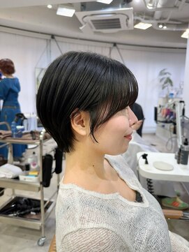 メモリーズ 表参道(Memories) 丸みのあるショートボブで女性らしく.サイドバングで小顔効果◎