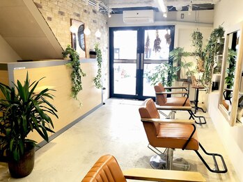 オブ センス(Of Sense)の写真/《パーソナルカラー診断あり》30代女性からの支持率◎ダメージレスで髪と頭皮に優しい製品を使っています♪