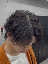 オーバル ジングウマエ(OVARL jingumae)&nbsp;縦落ちパーマセンターパートツイストスパイラルフェザーパーマ