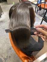 エミュー(emue) 20代30代人気くびれミディ 艶カラー アッシュグレージュ 美髪