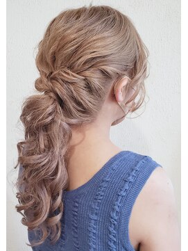 ダブル バイ フローリッシュ(Double × F) ダウンポニーテール