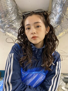 ノラ シブヤ(NORA) ウルフカット ウルフレイヤー ミディアムウルフ