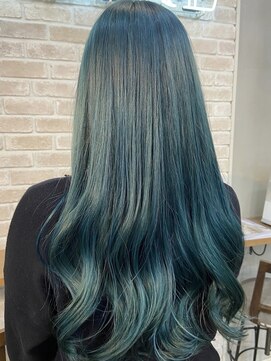 グレープバイン 港南台(GRAPEVINES) エメラルドブルーダブルカラー