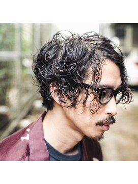 ミットバイツリー センター北(mit by tree) センターパートスパイラルウェーブツーブロッククールショート