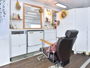 ミー(me)の写真/"新しいサロンのカタチ"移動も出来るトラックサロン☆《me hair salon》で特別なサロンタイムを…＊
