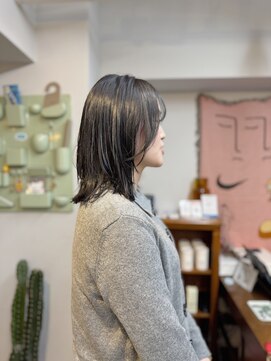 アンドチル 渋谷(AND CHILL) ミディアムレイヤー/透けるダークトーン/グレージュ