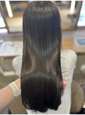 暗髪オリーブベージュでツヤと透明感のあるヘア