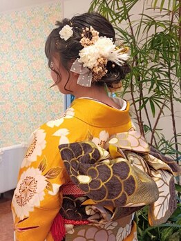 【特別な日は美容室はるなで】二十歳のつどい、結婚式、卒業式等…思い出に残る特別な日のお手伝いを。