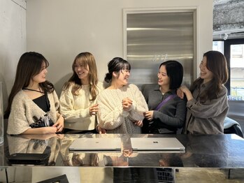 エイチ ウルフカット 大阪梅田(811)の写真/確かなセンスと技術を兼ね備えた女性スタッフが勢揃い◎女性ならではの目線で理想のスタイルを叶えます♪