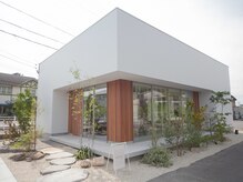 ワンネスヘアー(oneness hair)の雰囲気(木の温もりに包まれる上質空間)