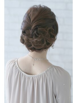 キキ(kiki) 編み込みゆるめアップ