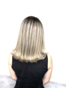 ヘアーアンドネイル ジェダイ(Hair&nails JEDI) プラチナブロンド/外ハネ/ミディアム