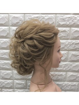 ホワイト(White) ガーリーアップスタイル