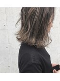 大人可愛いアッシュハイライトグラデーション×外ハネボブ
