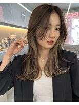 サイン 表参道(SIGN)&nbsp;レイヤーカットグレージュカラーデザインカラーシルキーベージュ