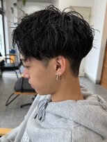 フゥ 宇都宮(FeU)&nbsp;栃木メンズパーマメンズカットセンターパートメンズマッシュ緩め