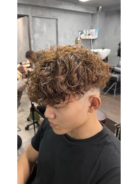 ワールドシップコウベ(WORLD SHIP KOBE) 茶髪スペインカール