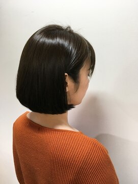 ケーツー 谷町(K-two) オリーブとモノトーンのナチュラルボブ