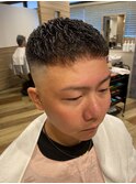 黒髪短髪スキンフェード濡れパンカット