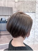 くすみグレージュ×ハンサムショート