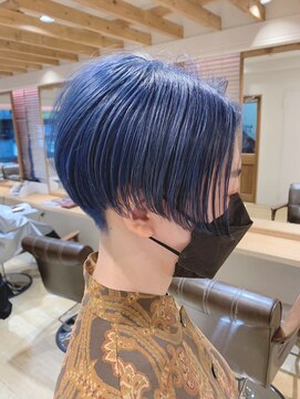 エイト新宿店(EIGHT shinjuku) ネイビーブルー刈り上げショート
