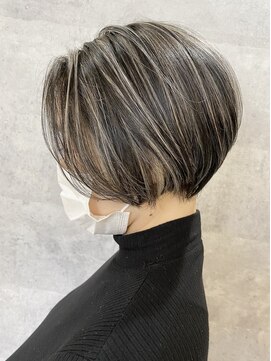 ベア(Bear) ショートボブハイライトグレージュケアブリーチダブルカラー