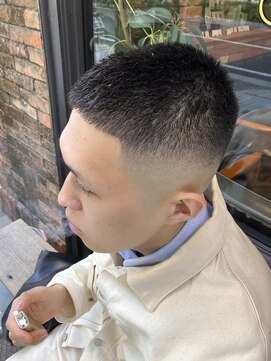 フォーコーナーズ(Four Corners) スキンフェード/バーバー/刈り上げ/ボウズスタイル