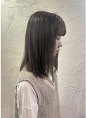 オリーブベージュ　ミディアムボブ