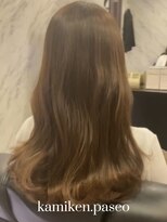 カミケンパセオ(kamiken.paseo)&nbsp;大人可愛い美髪ふんわり巻き髪セミロングヘア【カミケンパセオ】