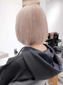 リラ バイ ミラ 新宿(LILA by MILA) イメチェンブリーチダブルカラー/ハイトーンボブ/新宿