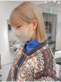 ダブルブリーチ/ブロンドベージュ/ハイトーン/切りっぱボブ
