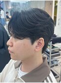 大人の抜け感を演出する、今トレンドのフェザーパーマ